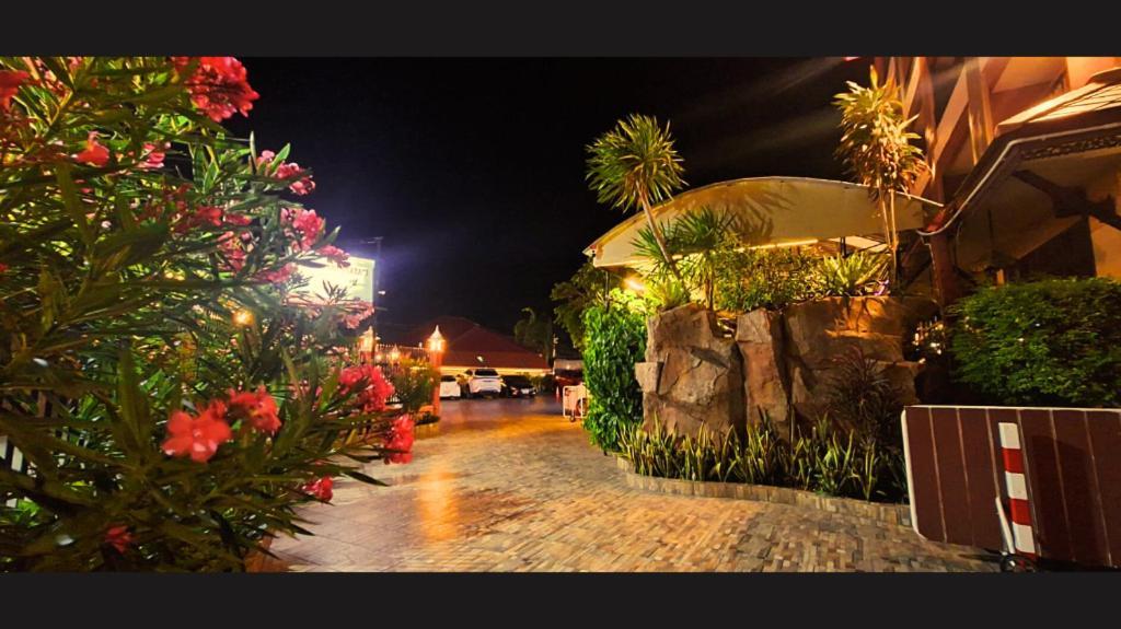 Rayong Lanna Hotel Dış mekan fotoğraf