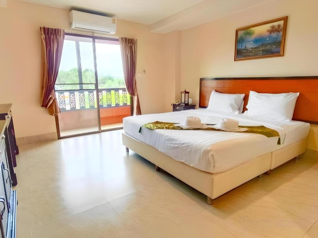 Rayong Lanna Hotel Dış mekan fotoğraf