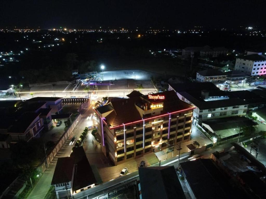 Rayong Lanna Hotel Dış mekan fotoğraf
