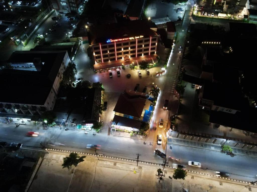 Rayong Lanna Hotel Dış mekan fotoğraf